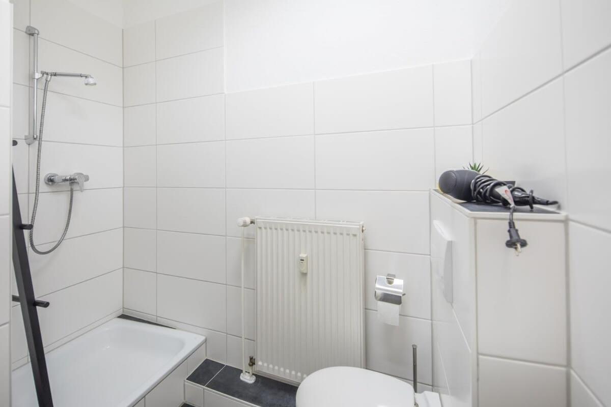 Spacious 2 Bedroom Apartment Hamburg Exterior foto